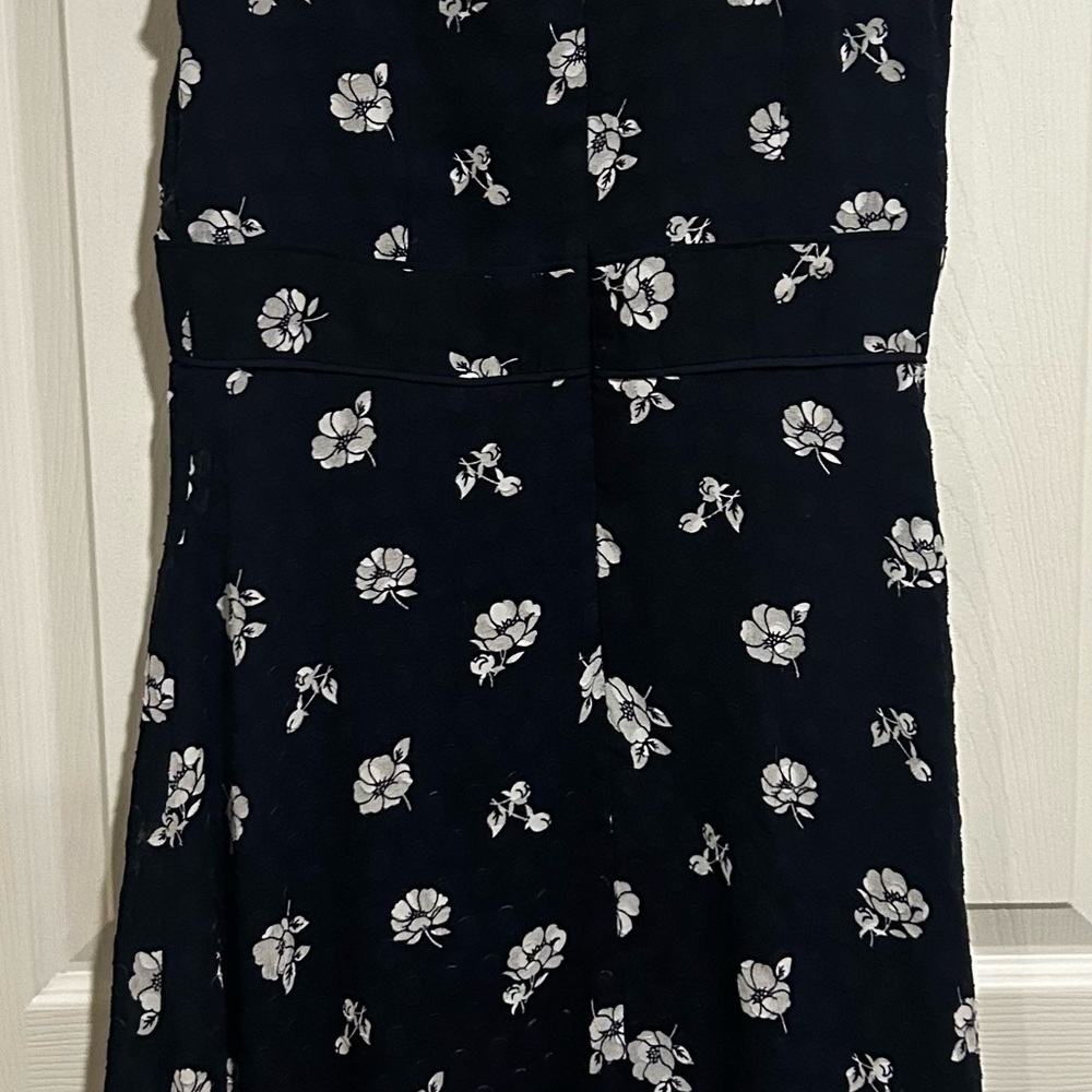 NWOT Ann Taylor Women’s Floral Sleeveless Dress - Navy and White Sz. 4 - Picture 4 of 9